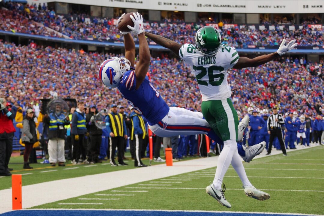 6 Top Unsigned NFL Free Agents Cooper, Wilkins Still Searching